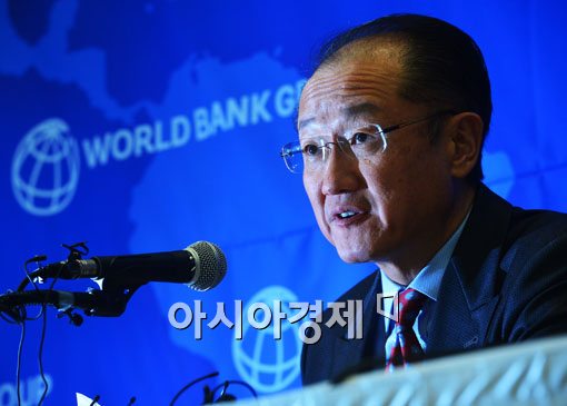 [포토]김용,"한국 경제는 4%대 성장 이룰 것" 