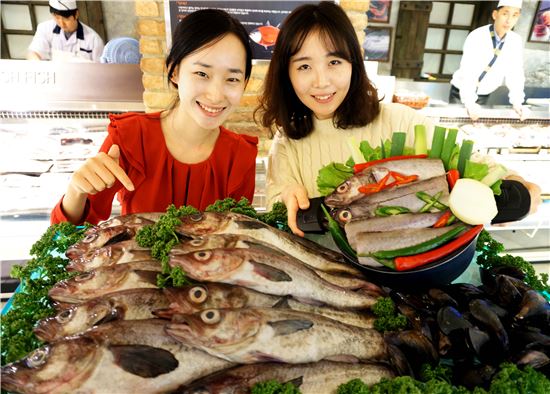 [포토]현대百, 캐나다 항공 직송한 생태 최초 판매