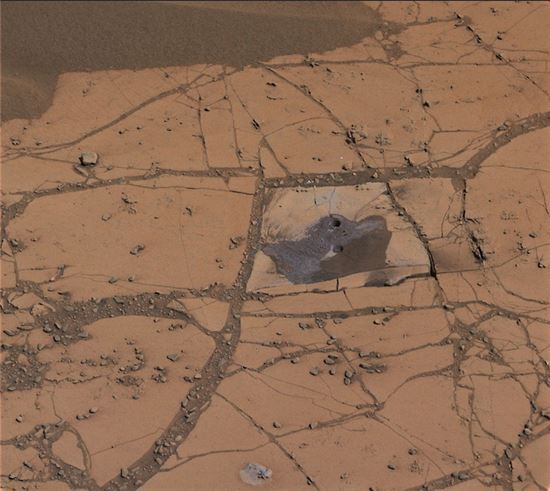 ▲화성착륙선인 큐리오시티가 화성 표면의 샘플을 채취해 분석했다.[사진제공=NASA]