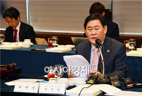 최경환, '숨은 실업자' 파악한 고용보조지표 첫 공개(종합)