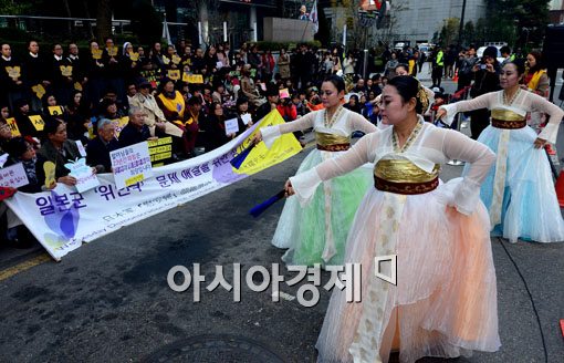 [포토]문화공연으로 응원하는 수요시위 