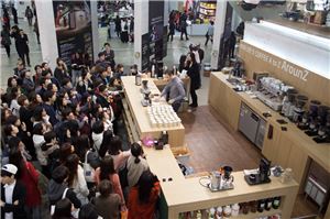 어라운지가 '제 13회 서울카페쇼' 에 역대 최대 규모로 참가한다.