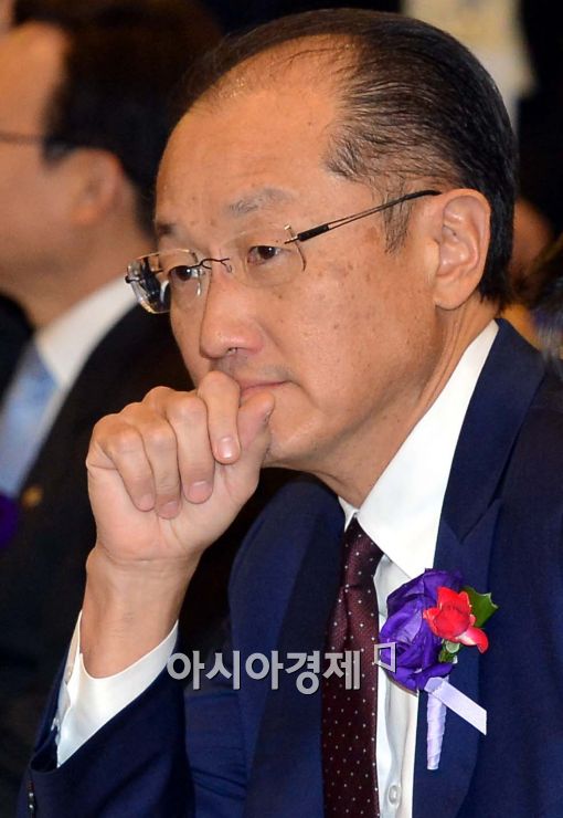[포토]생각에 잠긴 김용 세계은행 총재