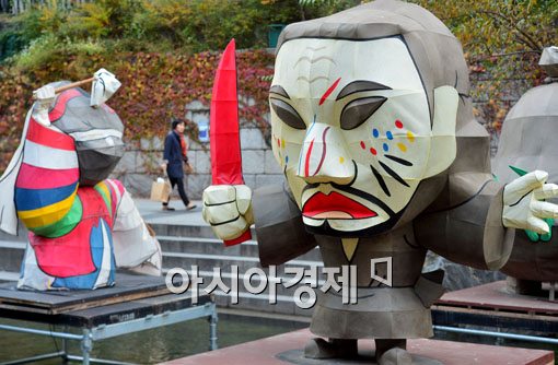 [포토]청계천에 설치된 각양각색의 등조형물