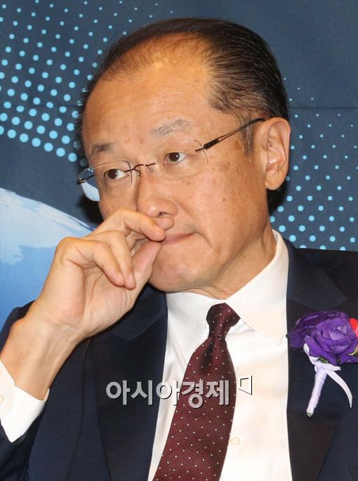 [포토]생각에 잠긴 김용 세계은행 총재