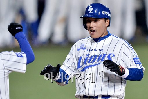 [포토]이승엽,'드디어 터진 홈런 환호!'
