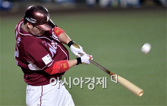 박병호, KBO 리그 최초 2년 연속 50홈런 