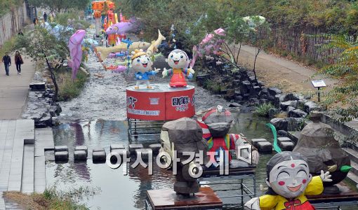[포토]다양한 등 조형물들
