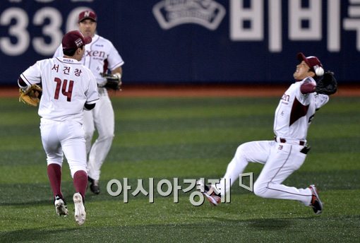 [포토]8회 이승엽의 타구는 누구도 잡을 수 없다?