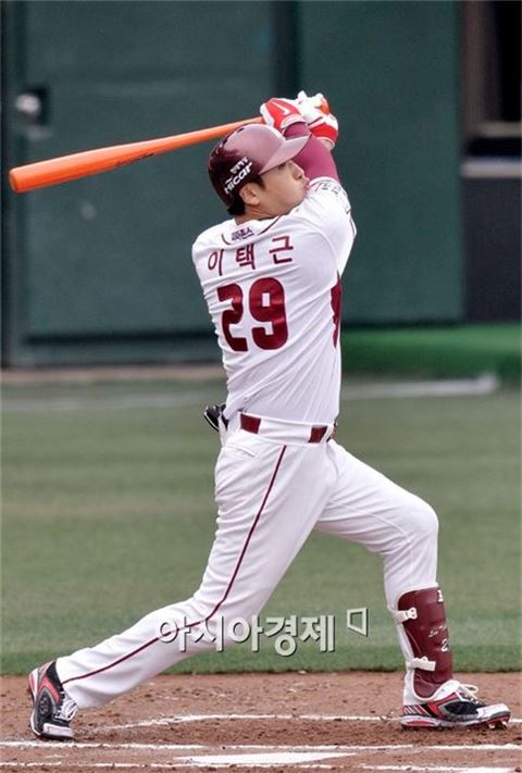 "아직 몰라!"…넥센 이택근, 따라붙는 1타점 적시타