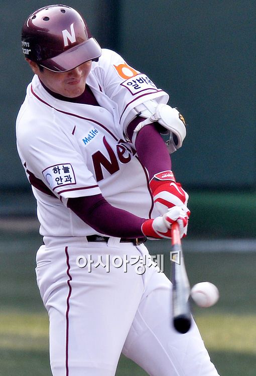 [김현민의 포토리포트]'가을영웅' 유한준, 뜨거운 홈런 두 방