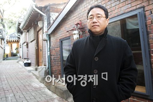'봄' 조근현 감독, '번개맨' 연출 확정.."캐스팅 중"