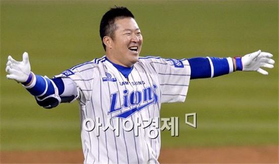[포토]'역전 끝내기' 최형우, '사자들이여! 나에게 오라!'