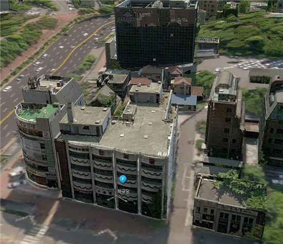 3차원 지도 서비스 '브이월드'로 본 태극당. 장충동 태극당은 철근콘크리트 구조의 4층 건물로 1973년 5월에 준공했다.