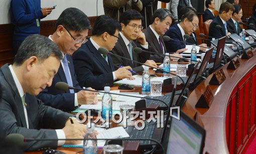 [포토]공무원 연금개혁 결의문 서명하는 국무위원들 