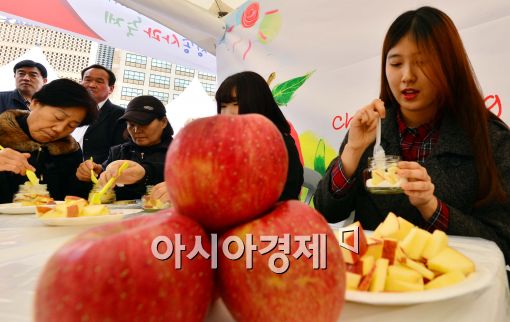 [포토]'청송 사과로 만드는 사과청'