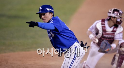 [포토]세리머니 하는  이승엽, '우승이 눈앞에!'