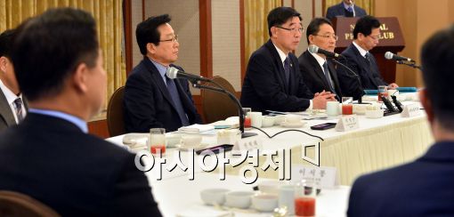 [포토]이기권 장관, '주요 프랜차이즈 CEO 간담회' 참석