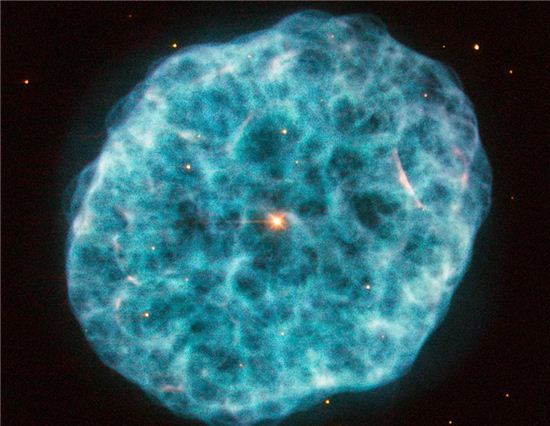 허블이 찍은 '굴 성운', 5천 광년 떨어져 있는 성운의 '신비한 모습'