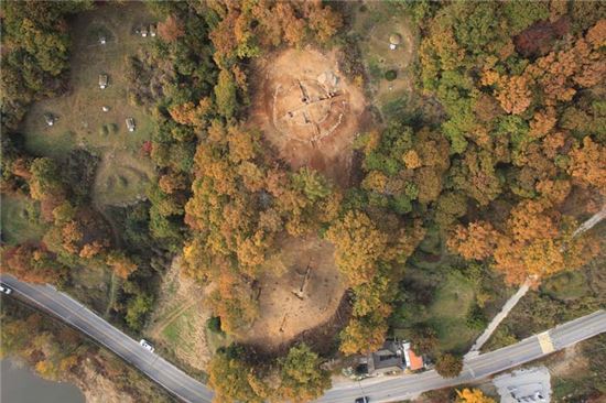 양평서 역대 최대 규모 신라 돌방무덤 발견 "유물은 이미 도굴 돼…"