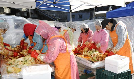 4500포기 담근 김치 700여 세대에 전달 