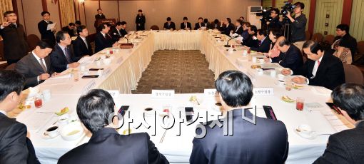 [포토]구청장협의회, '복지비 일부 미편성 및 재정난 해결촉구 결의문'