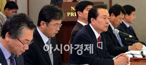 [포토]노현송 서울시구청장협의회장, '복지비 일부 미편성 및 재정난 해결촉구 결의문' 채택