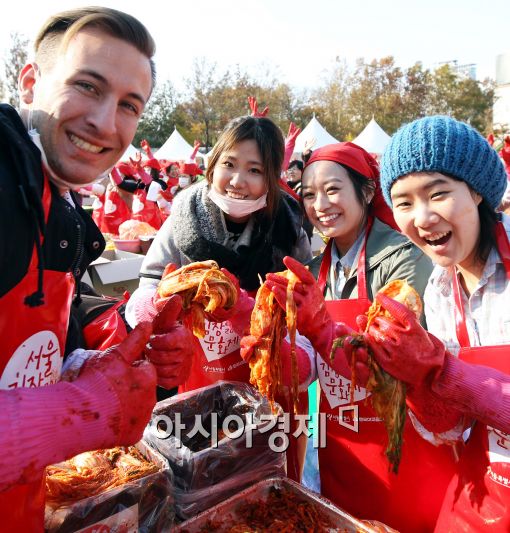 [포토]외국인들도 즐기는 김장 나누기 축제
