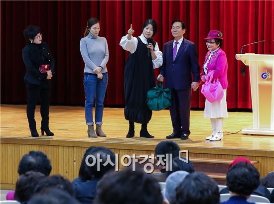 [포토]광주 동구아카데미, 이효재 한복디자이너 초청강연