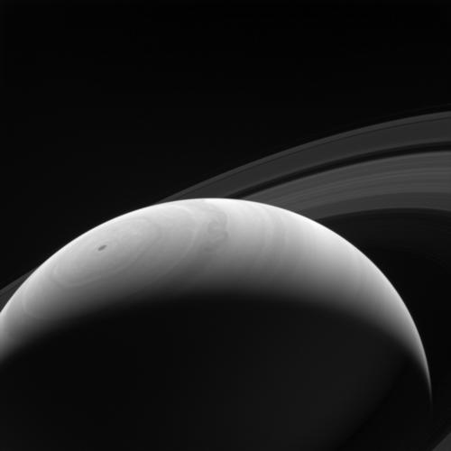 토성의 일출…밤과 낮이 보인다