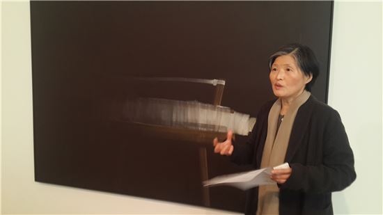 송현숙 작가. 작품은 '붓질의 다이어그램', 캔버스에 템페라, 170*240cm, 2014년