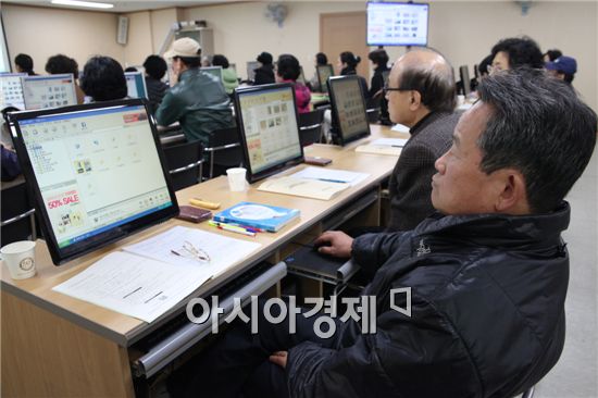 [포토]광주 동구, 이미지 편집 등 정보화교실 운영