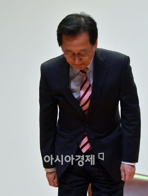 [포토]최수현 금감원장, '금융사고 책임지고 떠난다' 