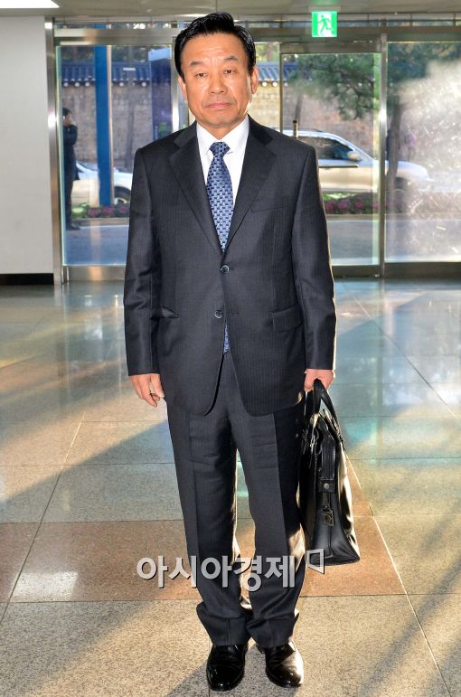 [포토]출근하는 박인용 국민안전처 장관 내정자