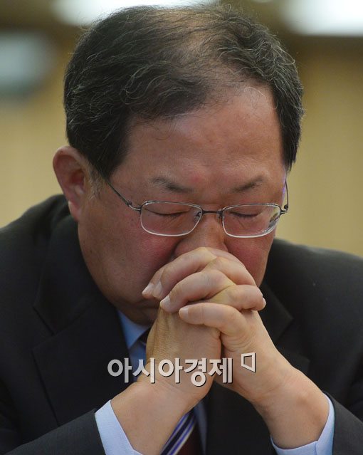 [포토]두 손 모은 박병원 은행연합회장 