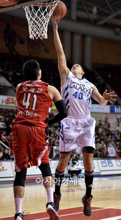 [포토]이동준,'오세근, 날 한번 막아봐'