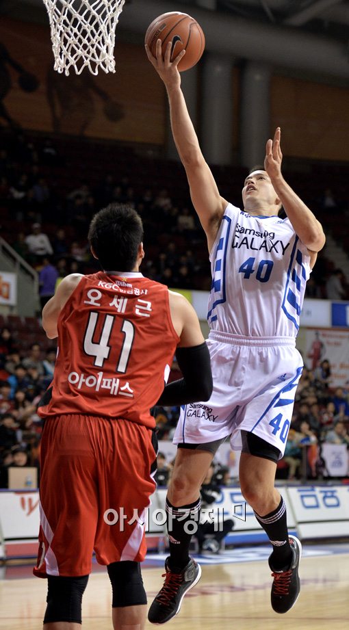 [포토]이동준,'오세근, 구경이나 해'