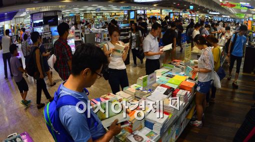 "도서정가제 시행 6개월 만에 도서 판매권수 17.6% 줄어"