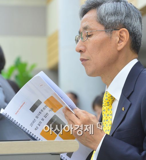 오늘 윤종규 취임…KB금융·은행 재기 기지개