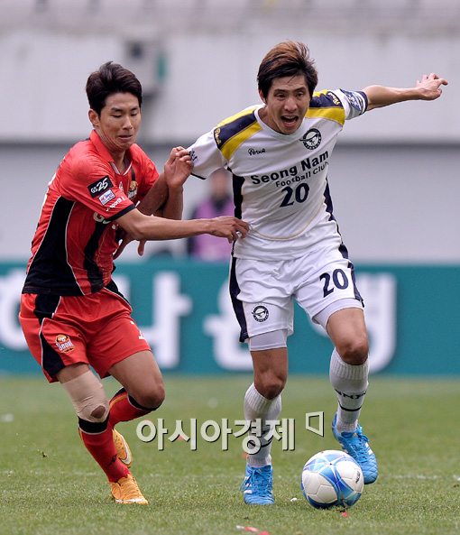 [포토]윤영선, '이거 좀 놔줘'