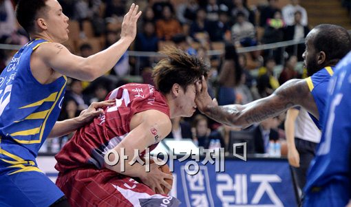 [포토]김종규, '그래도 이건 너무하잖아!'