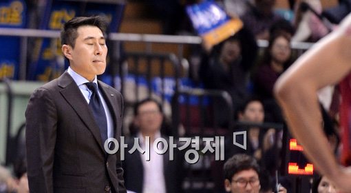 [포토]이상민 감독, '연패 탈출 쉽지 않네'