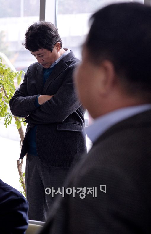 [포토]고개 숙인 장민익 감독