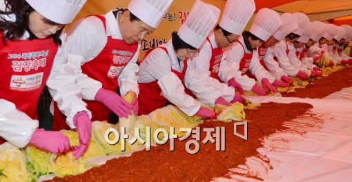 [포토]'2014 국민행복나눔 김장축제' 개최