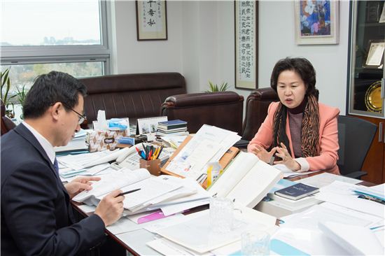 김수영 양천구청장, 김포공항 국제선 증편 반대 국회 방문