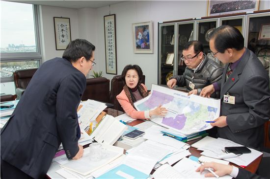 김수영 양천구청장, 김포공항 국제선 증편 반대 국회 방문