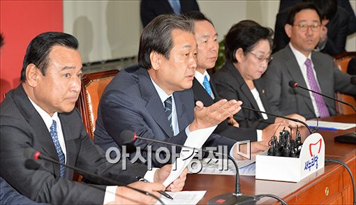 與, 정윤회 의혹 "정치공세 안돼…검찰 수사 부터"