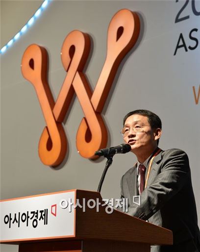 이세정 아시아경제신문 대표이사가 28일 서울 소공동 롯데호텔에서 열린 '2014 아시아 여성 리더스 포럼' 개막사를 하고 있다. 