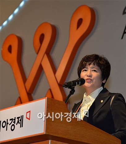 강은희 새누리당 국회의원이 28일 서울 소공동 롯데호텔에서 열린 '2014 아시아 여성 리더스 포럼' 축사를 하고 있다. 