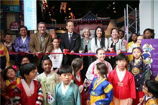 휴스턴 어린이박물관서 개막한 한국 전시 개막식 모습.